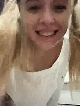 Snapshot of enjoy_my_beauty chatting on 04-25-26, 06:38 enjoy my beauty online show from 04-25-26, 06:38