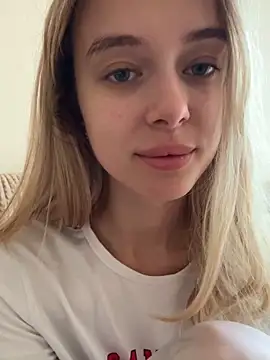 Snapshot of enjoy_my_beauty chatting on 04-20-26, 06:27 enjoy my beauty online show from 04-20-26, 06:27