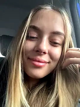 Snapshot of enjoy_my_beauty chatting on 10-28-25, 07:18 enjoy my beauty online show from 10-28-25, 07:18