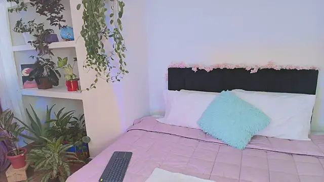 Snapshot of Hanna_Simmons chatting on 07-17-26, 11:02 Hanna Simmons online show from 07-17-26, 11:02