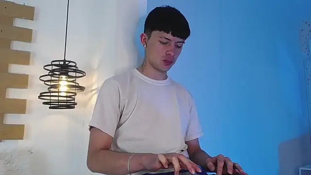Snapshot of Steev_Novoa chatting on 03-07-25, 03:51 Steev Novoa online show from 03-07-25, 03:51