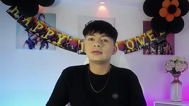 Snapshot of Steev_Novoa chatting on 10-17-25, 08:54 Steev Novoa online show from 10-17-25, 08:54