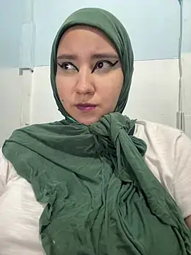Snapshot of hannahayat chatting on 07-16-26, 07:11 hannahayat online show from 07-16-26, 07:11