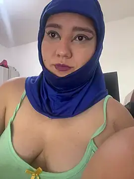 Snapshot of hannahayat chatting on 06-19-26, 02:12 hannahayat online show from 06-19-26, 02:12