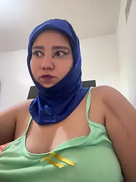 Snapshot of hannahayat chatting on 06-18-26, 02:00 hannahayat online show from 06-18-26, 02:00
