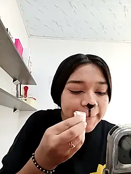 -VICKKY online show from 10-29-25, 01:32