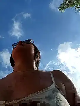 -VICKKY online show from 11-22-25, 01:43