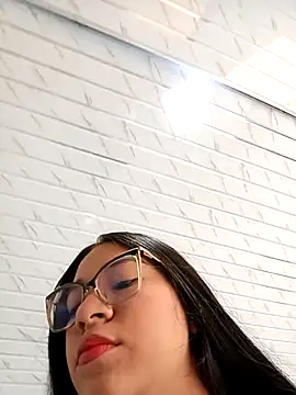 -VICKKY online show from 10-16-25, 01:52