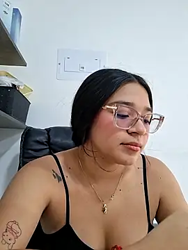 -VICKKY online show from 02-18-26, 07:21