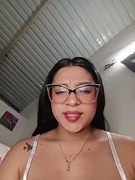 -VICKKY online show from 10-30-25, 02:32