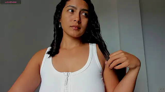 sofiaparker8 online show from 03-11-26, 05:40