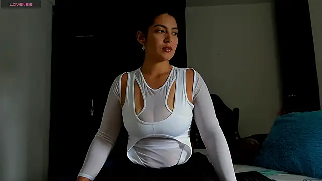 sofiaparker8 online show from 04-13-26, 07:40