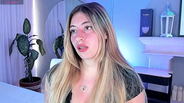 Snapshot of tiffany_becker chatting on 01-15-26, 01:03 tiffany becker online show from 01-15-26, 01:03