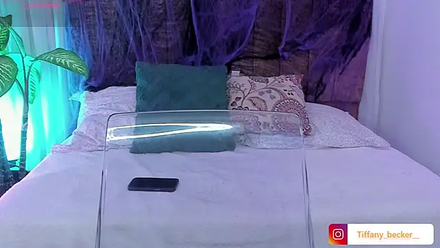 Snapshot of tiffany_becker chatting on 10-18-25, 11:56 tiffany becker online show from 10-18-25, 11:56