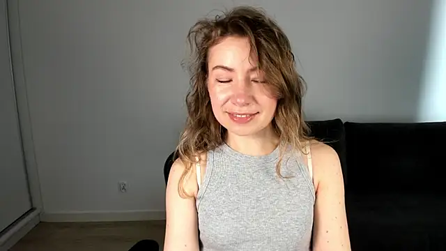 Mia Tasty online show from 04-12-26, 01:25