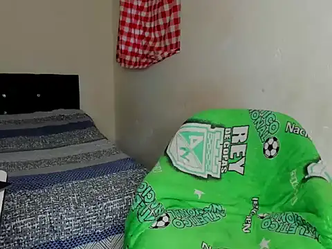 Snapshot of cardrey05 chatting on 10-29-25, 09:14 cardrey05 online show from 10-29-25, 09:14