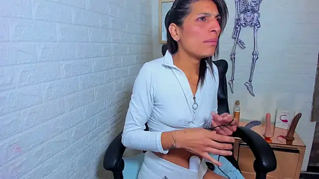 ImCrazzy online show from 10-27-25, 01:23