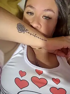 Snapshot of Emiily_lee chatting on 05-31-26, 02:01 Emiily lee online show from 05-31-26, 02:01