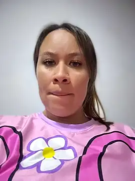 Snapshot of Emiily_lee chatting on 05-10-26, 05:48 Emiily lee online show from 05-10-26, 05:48