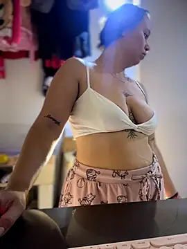 Emiily lee online show from 06-25-26, 12:19
