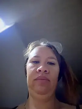 Snapshot of Emiily_lee chatting on 05-13-26, 09:27 Emiily lee online show from 05-13-26, 09:27