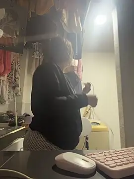 Emiily lee online show from 11-17-25, 10:52