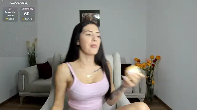 Snapshot of Emmapmg chatting on 01-26-25, 02:30 Emmapmg online show from 01-26-25, 02:30
