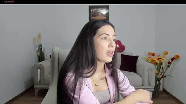 Snapshot of Emmapmg chatting on 03-04-25, 12:33 Emmapmg online show from 03-04-25, 12:33