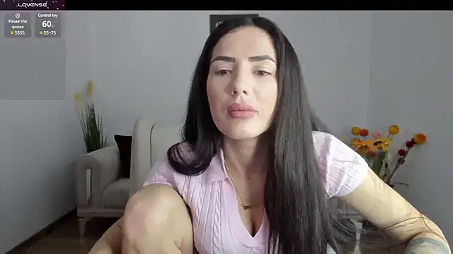 Snapshot of Emmapmg chatting on 03-10-25, 01:10 Emmapmg online show from 03-10-25, 01:10