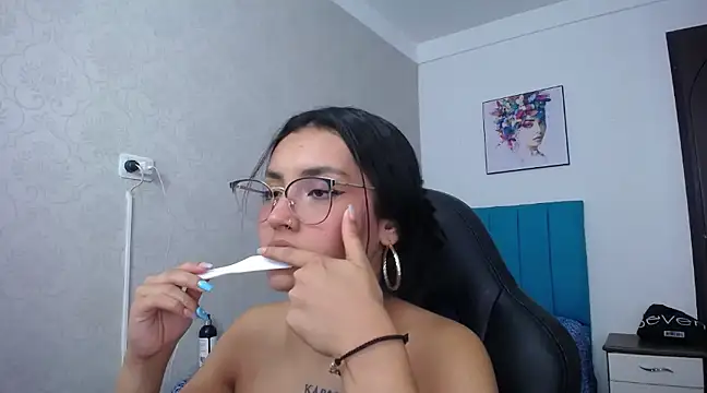 Snapshot of antonella_sweetlittle chatting on 03-14-25, 06:29 antonella sweetlittle online show from 03-14-25, 06:29