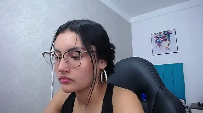 Snapshot of antonella_sweetlittle chatting on 03-18-25, 03:33 antonella sweetlittle online show from 03-18-25, 03:33