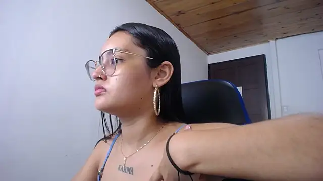 Snapshot of antonella_sweetlittle chatting on 09-24-25, 12:22 antonella sweetlittle online show from 09-24-25, 12:22
