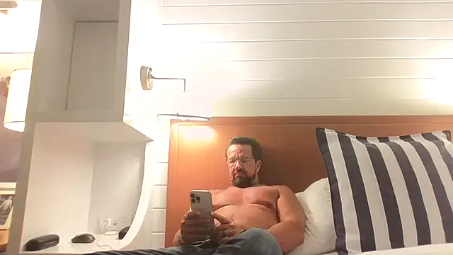 sluttydylan online show from 10-04-25, 12:07