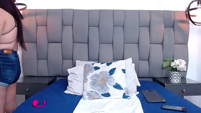 Snapshot of KattaGoez chatting on 03-10-25, 11:45 KattaGoez online show from 03-10-25, 11:45