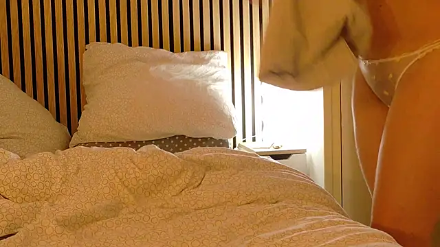  xchloe88 online show from 04-12-26, 06:55