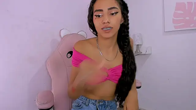 Snapshot of Evelin_shy chatting on 03-12-26, 02:50 Evelin shy online show from 03-12-26, 02:50