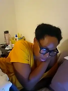 Snapshot of madamsensuale chatting on 10-31-25, 01:35 madamsensuale online show from 10-31-25, 01:35