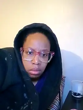 Snapshot of madamsensuale chatting on 02-18-25, 06:15 madamsensuale online show from 02-18-25, 06:15