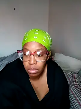 Snapshot of madamsensuale chatting on 01-04-25, 09:31 madamsensuale online show from 01-04-25, 09:31