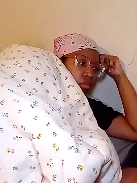 Snapshot of madamsensuale chatting on 03-18-25, 03:02 madamsensuale online show from 03-18-25, 03:02