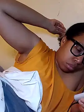 Snapshot of madamsensuale chatting on 02-05-25, 05:09 madamsensuale online show from 02-05-25, 05:09