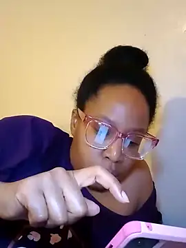 Snapshot of madamsensuale chatting on 02-15-25, 06:02 madamsensuale online show from 02-15-25, 06:02