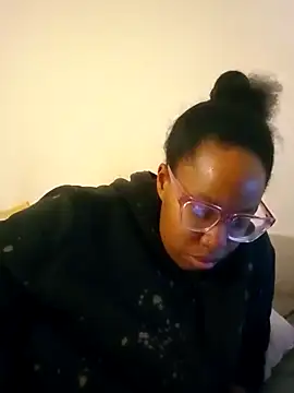 Snapshot of madamsensuale chatting on 01-02-25, 03:05 madamsensuale online show from 01-02-25, 03:05