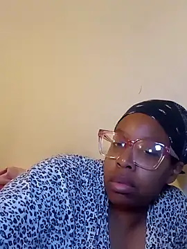 Snapshot of madamsensuale chatting on 01-07-25, 01:49 madamsensuale online show from 01-07-25, 01:49