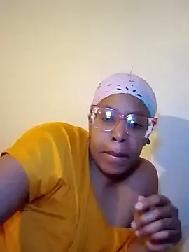 Snapshot of madamsensuale chatting on 02-27-25, 01:41 madamsensuale online show from 02-27-25, 01:41