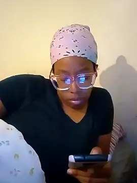 Snapshot of madamsensuale chatting on 01-09-25, 12:25 madamsensuale online show from 01-09-25, 12:25