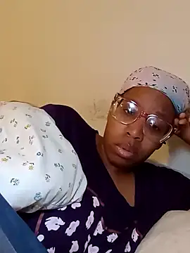 Snapshot of madamsensuale chatting on 03-19-25, 04:02 madamsensuale online show from 03-19-25, 04:02