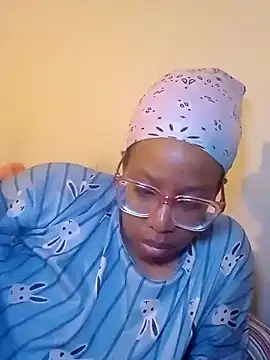 Snapshot of madamsensuale chatting on 01-07-25, 11:35 madamsensuale online show from 01-07-25, 11:35