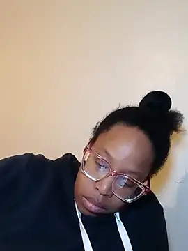 Snapshot of madamsensuale chatting on 02-25-25, 05:19 madamsensuale online show from 02-25-25, 05:19