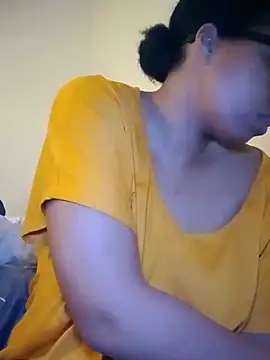 Snapshot of madamsensuale chatting on 02-05-25, 02:08 madamsensuale online show from 02-05-25, 02:08